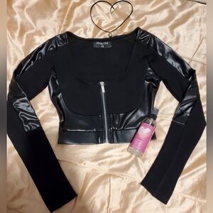 Maniere de Voir MDVACTIVE black crop zip up top